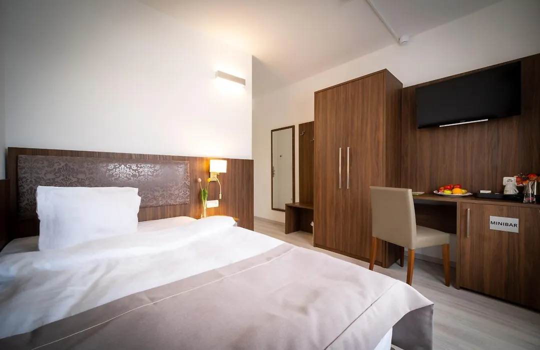 Anor Hotel I Park Sleep & Fly I Frankfurt Airport-1
